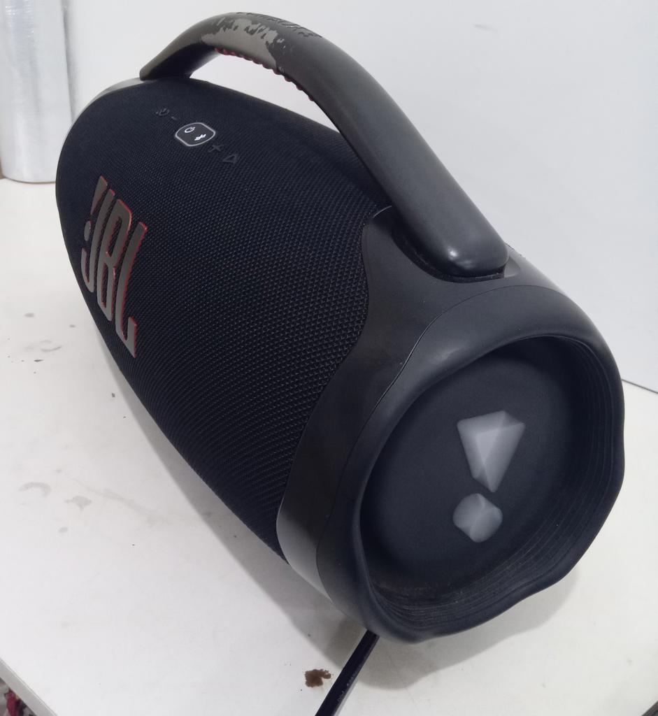 Foto 2 de Parlante Portatil Marca Jbl Modelo Boombox 3 Usado En Buen Estado Con Cable Power Acc No Tiene