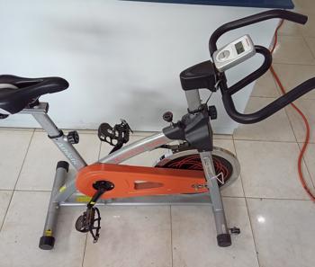 Bicicletas Estatica Marca Athletic Modelo Advanced 7008s Usado En Buen Estado Acc Con Dos PedqalesAsientoRegulador De PesoMonitor
