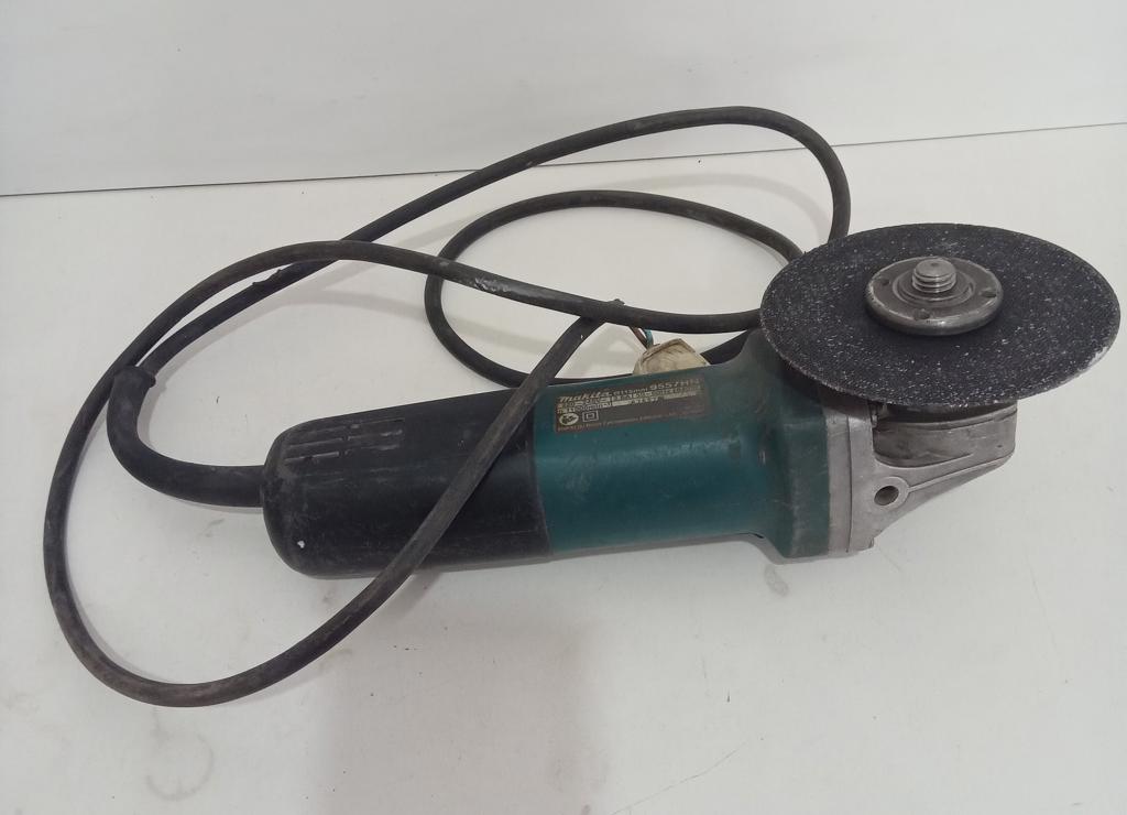 Pulidora Marca Makita Modelo 9557hn Tamaño Pequeño Usado En Buen Estado Acc Con Disco