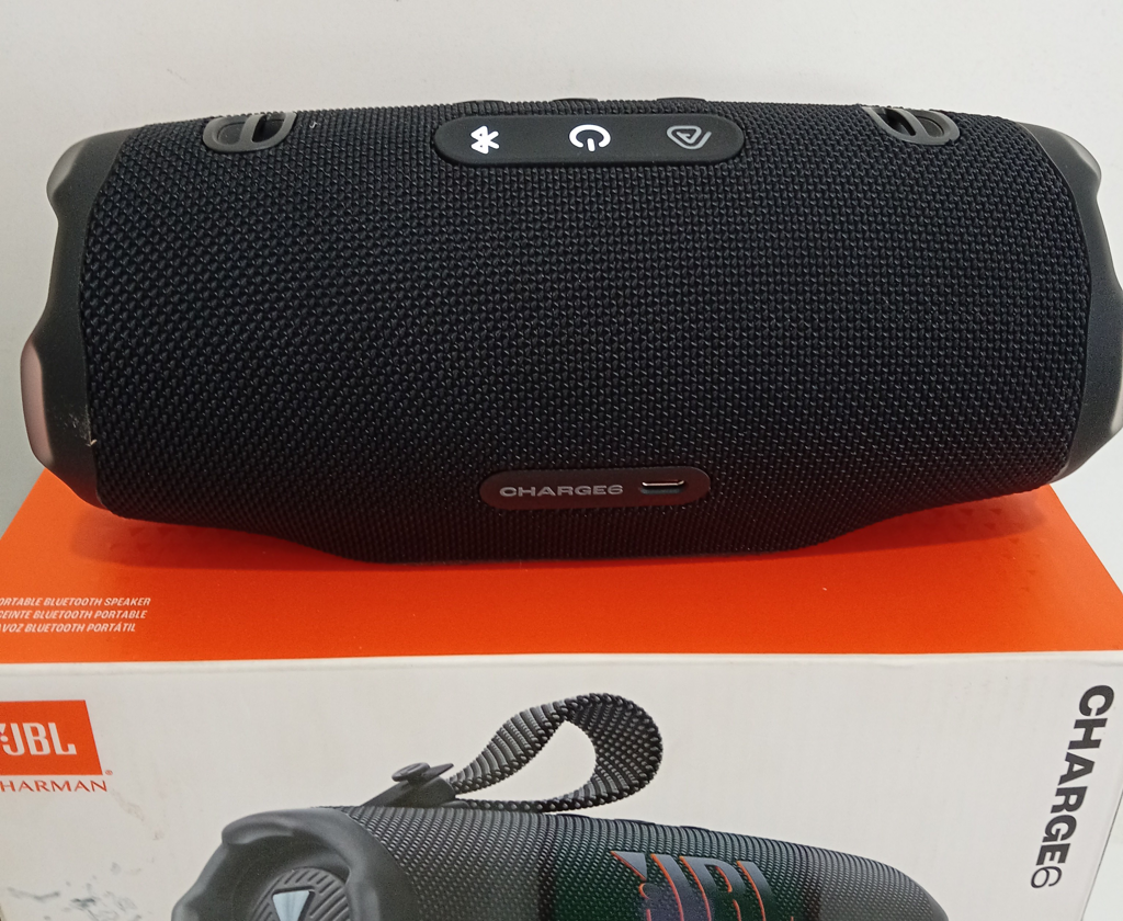 Foto 2 de Parlante Portatil Marca Jbl Modelo Charge 6 Acc Sin Cable Cargador