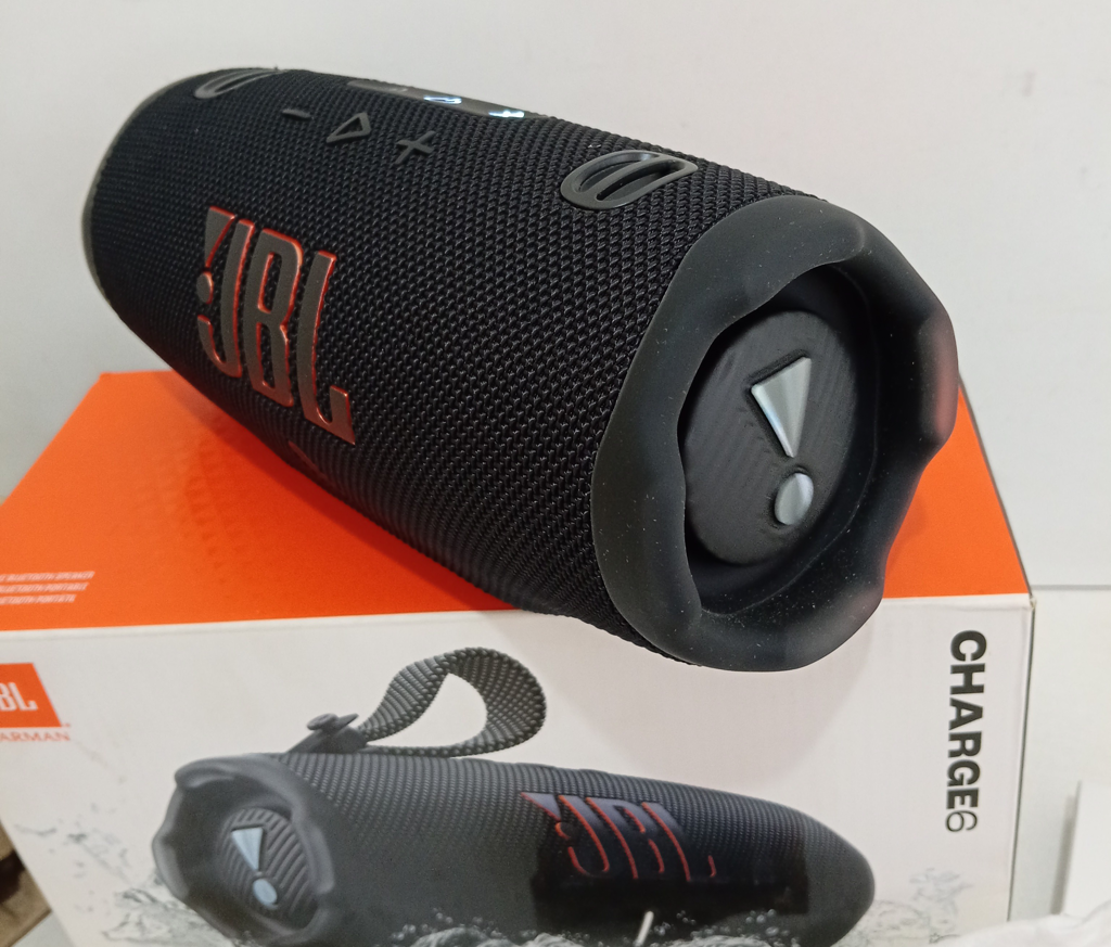 Foto 3 de Parlante Portatil Marca Jbl Modelo Charge 6 Acc Sin Cable Cargador