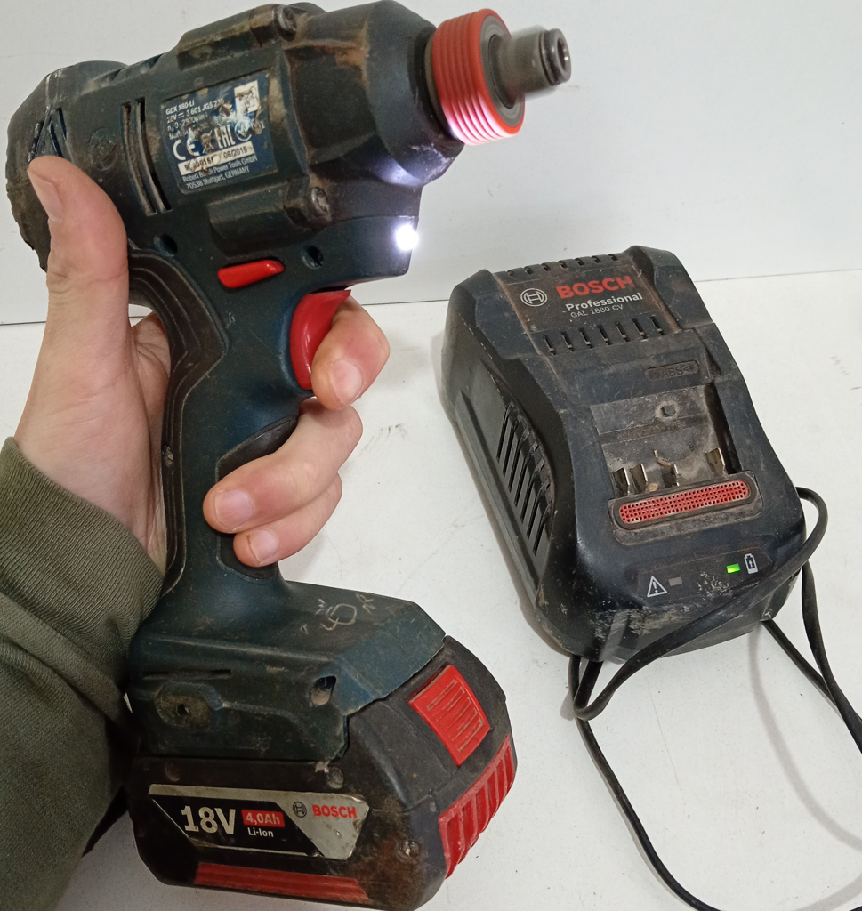 Foto 2 de Destornillador Electrico Marca Bosch Modelo Gdx 180-Li Acc Con Una Bateria De 28 VCargador N 921