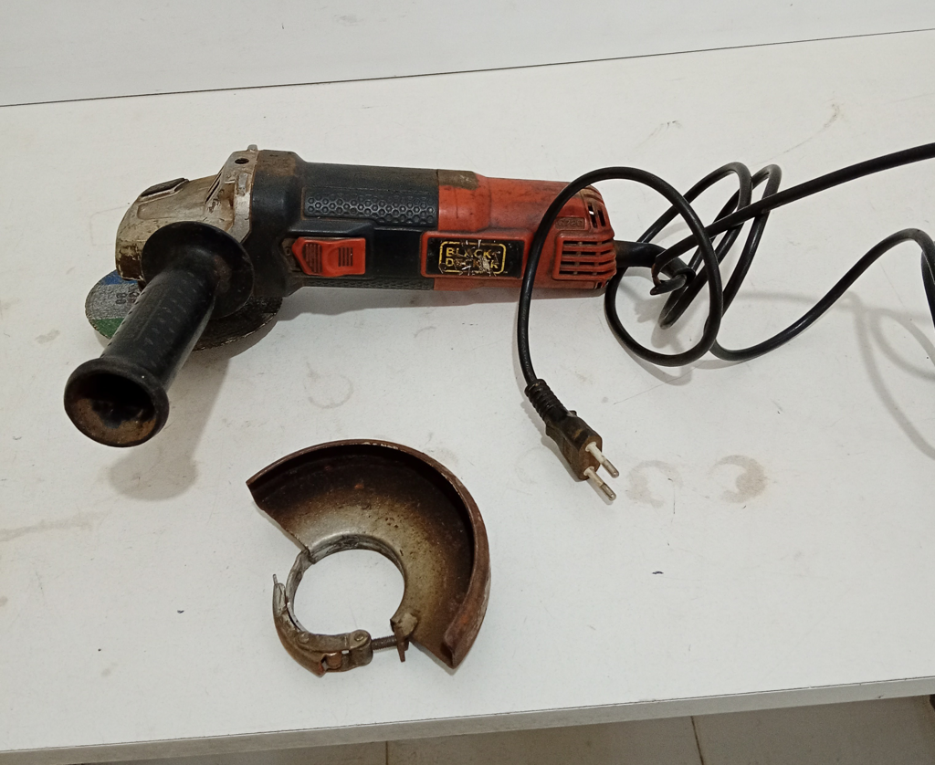 Pulidora Marca Black-And-Decker Modelo G720 Tamaño Pequeo Usado-En-Buen-Estado Acc Con Protector Y ManijaDisco