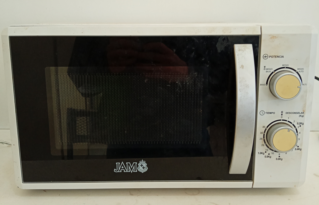 Microondas Marca Jam Modelo Mb720jay Usado Con Desgaste Acc Con Plato De Vidrio