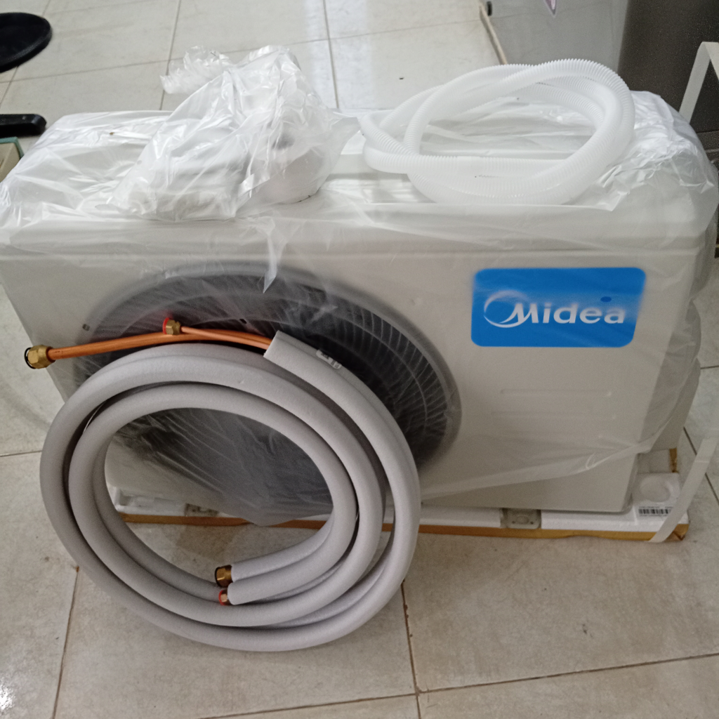 Foto 3 de Aire Acondicionado Tipo Split Marca Midea Potencia Btu 12.000 Con Kit Instalacion Con Control Modelo Msafb-12hrn1 Nuevo Sin Uso Con Caja Acc No Tiene