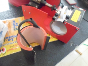 Plancha Para Sublimacion Marca No Visible Color Rojo Modelo Mp-70ca Acc: 1 Resistencia Aparte Comentario: Cab. Cte. Para Hoopi Y Taza