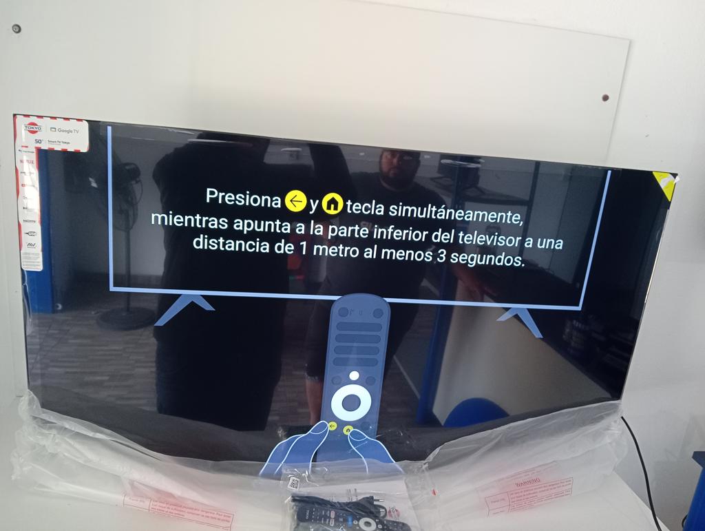 Televisor Led Smart De 50 '' Marca Tokyo Modelo Tvtokufle50ka4 Con Control Nuevo Sin Uso Acc Control Patita Soporte Para La Pared Cable Power Manual