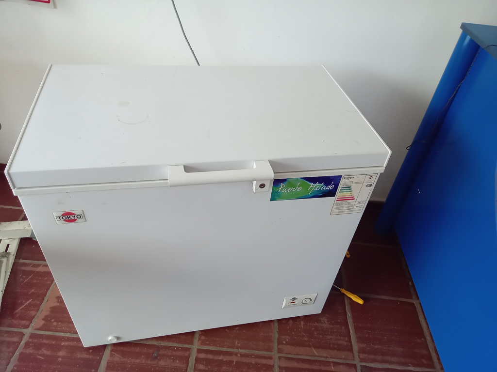 Congeladora / Frezzer Marca Tokyo Litros 200 Modelo Cgtcon230cvic Usado En Buen Estado Acc 2vidrio Corrediso De Divisoria