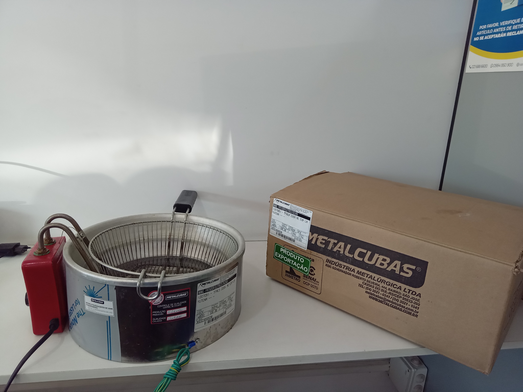 Fritadora Marca Metalcubas Modelo 9896g Usado En Buen Estado Acc Perilla De Regulador D EtemperaturaCanasto Con Manija