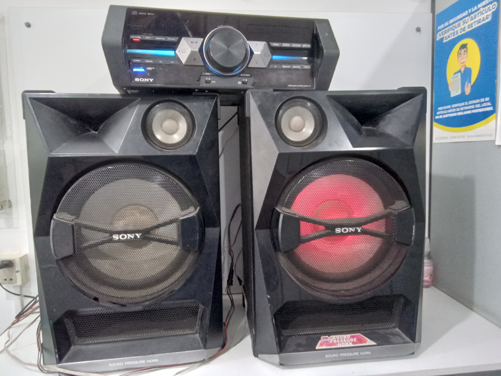 Equipo De Sonido Marca Sony Con Control Modelo Hcd-Shake33 Usado Con Desgaste Acc Cable Cte Con FichaBtCd2entrada Usb2parlantePorta CdPotencia 2400
