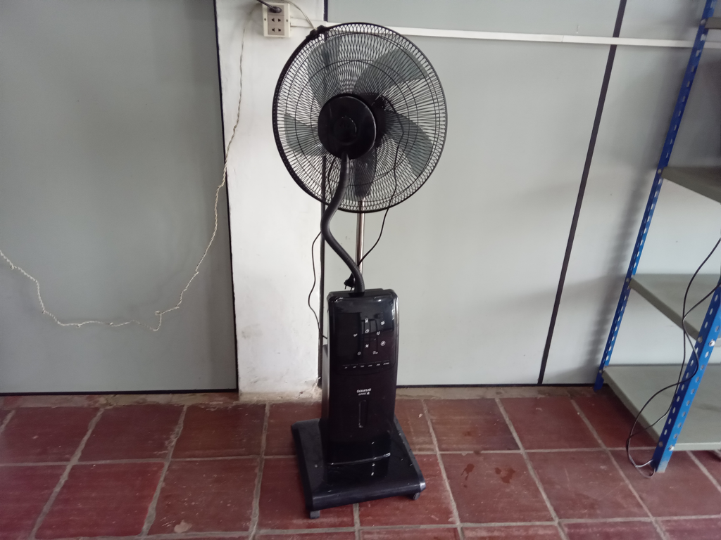 Ventilador 3 Velocidades Marca Taurus Alpatec Modelo Mf-1003 Usado En Buen Estado Acc Panel DigitalPar De Rueditas Con Base1recipiente Carga De Agua 1caño De Corrugado De Vapor