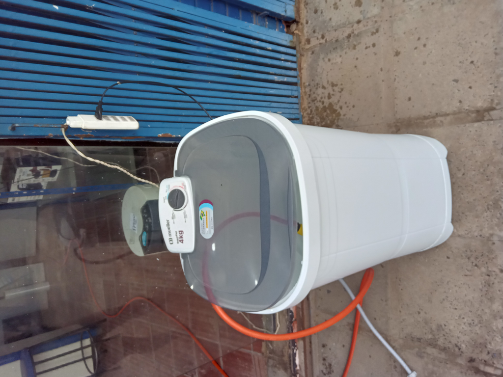 Lavarropas Cap 4 Kg. Marca Mueller. Modelo Lavadora Superpop 4bco Usado En Buen Estado Acc 1manguera De Desaguie Agua1managuera De Carga De Agua1tapa De Plastico
