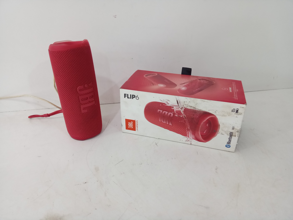Speaker Potencia Watts 20 Marca Jbl Sin Control Modelo Flip 6 Usado En Buen Estado Con Caja Acc Cable Usb De Carga