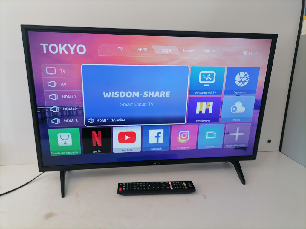 Televisor Led Smart De 32 '' Marca Tokyo Modelo Tvtokhd32sm Con Control Usado Con Desgaste Acc Par De Patitas