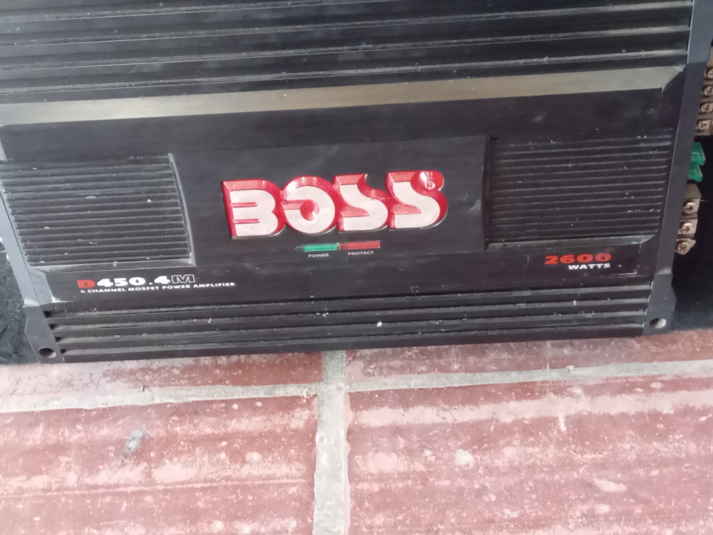 Amplificador De Sonido P/ Automovil Marca Boss Modelo El Diablo Nro Usado En Buen Estado Acc Fusibles Varios