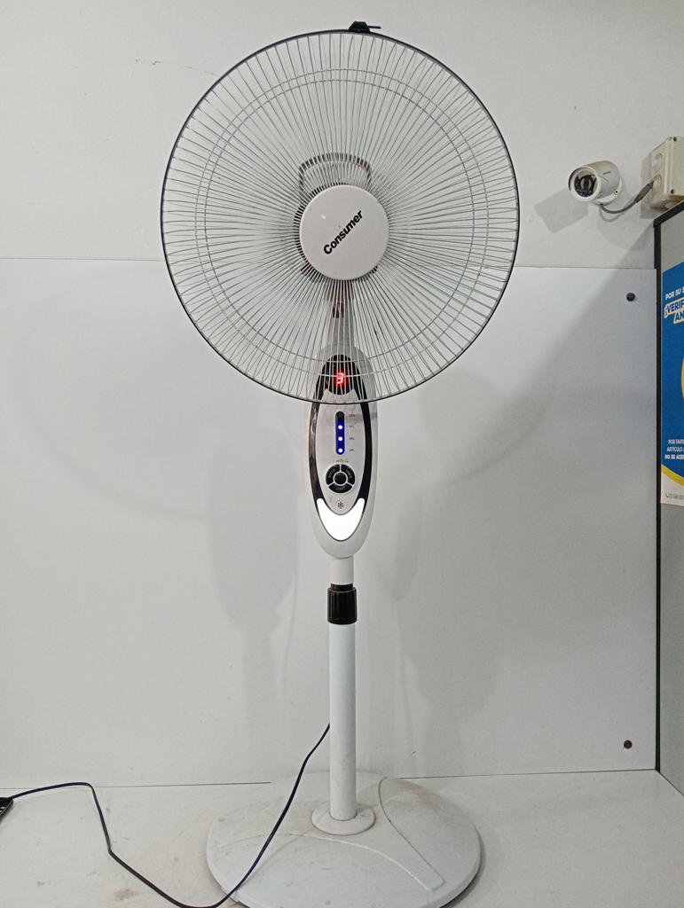 Ventilador 8 Velocidades Marca Consumer Modelo Nro Usado En Buen Estado Acc Luz LedCable Cte Quita Y PoneEntrada Usb5aspas