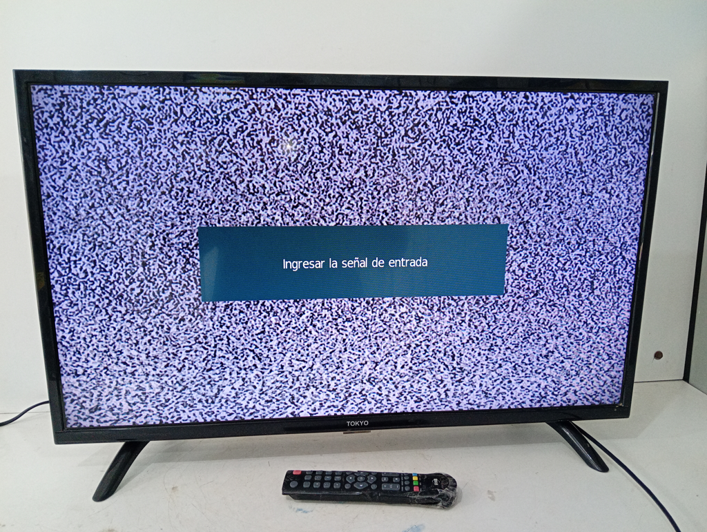Televisor Led Convencional De 32 '' Marca Tokyo Modelo Toktcled32d-N Usado Con Desgaste Con Control Sin Caja Acc Par De Patitas