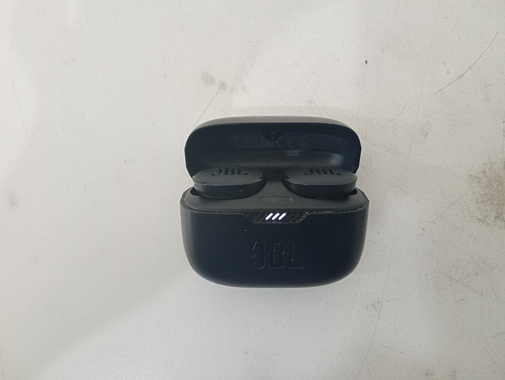 Auricular Marca Jbl Original Modelo Tune130 Usado En Buen Estado Con No Tiene Acc Par De AuricularLuces