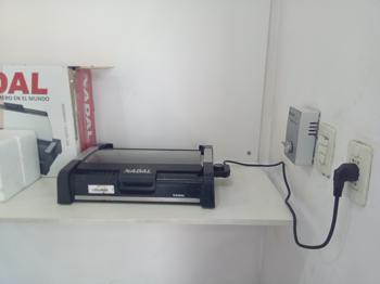 Parrilla Electrica Marca Nadal Modelo Pen1650w Usado En Buen Estado Acc Con ParrillaTapa De VidrioCable Corriente