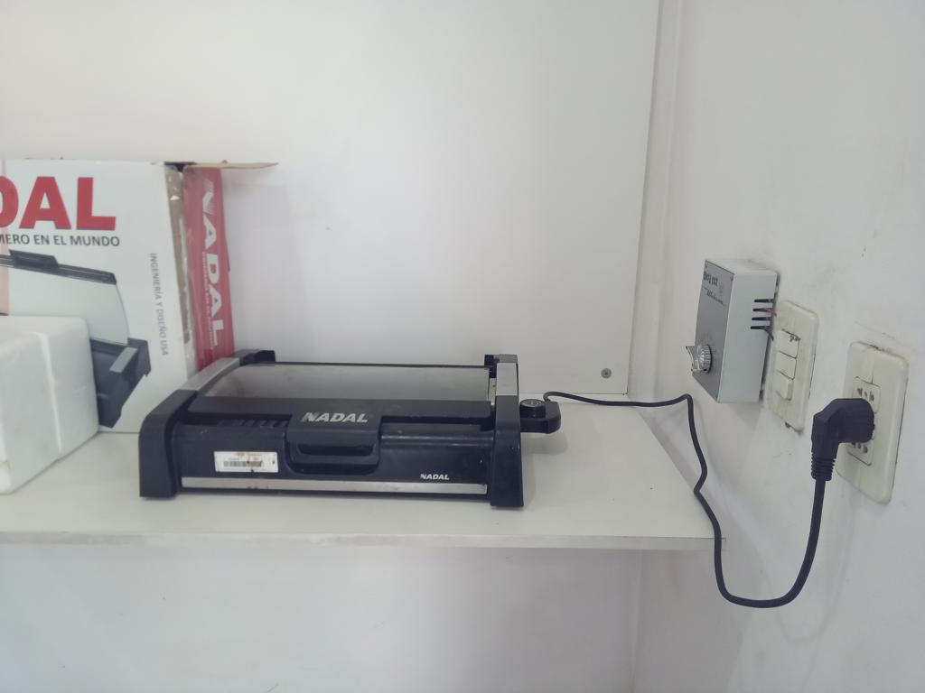 Parrilla Electrica Marca Nadal Modelo Pen1650w Usado En Buen Estado Acc Con ParrillaTapa De VidrioCable Corriente