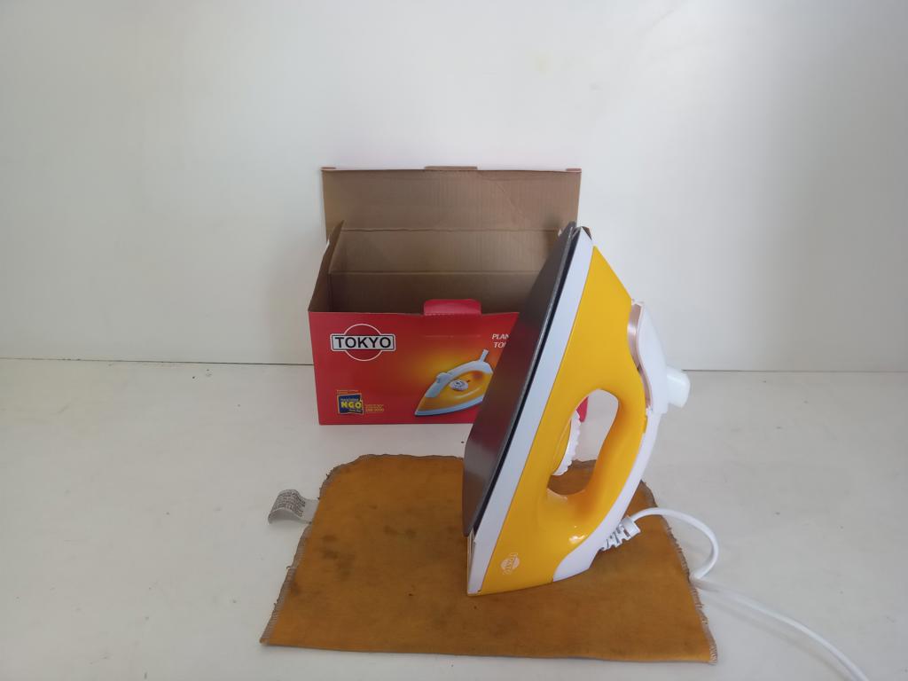 Plancha Electrica Marca Tokyo Modelo Edtptook507b-N Usado En Buen Estado Acc Manual De Usuario Recipiente Pequeño Para Cargar El Agua
