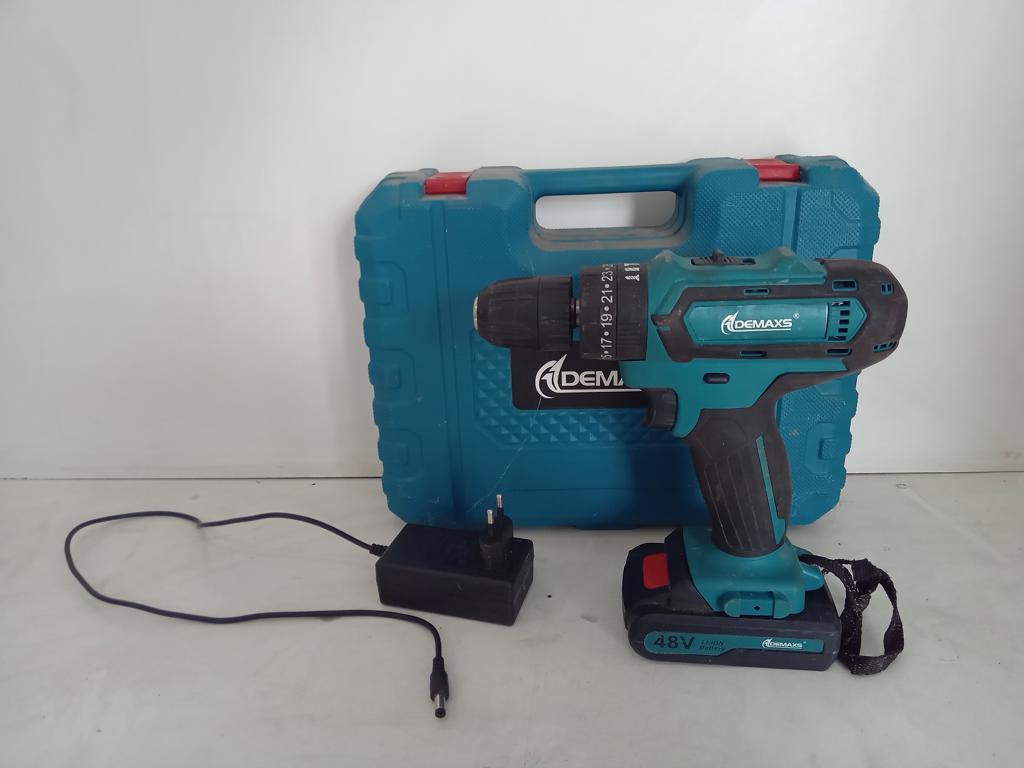 Taladro Marca Demaxs Modelo No Tiene Acc CargadorUna Bateria Varios Accesorios