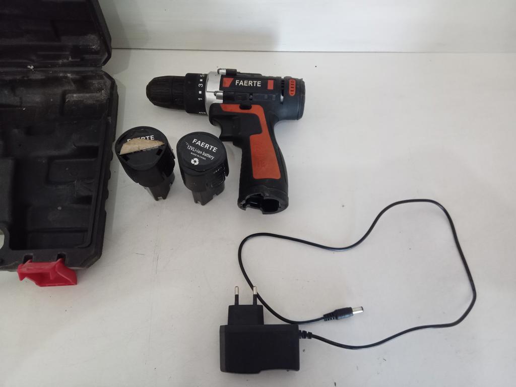 Taladro Marca Faerte Modelo 0-350/0-1350min Acc Con 2 BateriasCargador