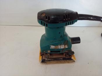 Lijadora Marca Makita. Modelo Bo4557 Usado En Buen Estado Acc Con Una Lija