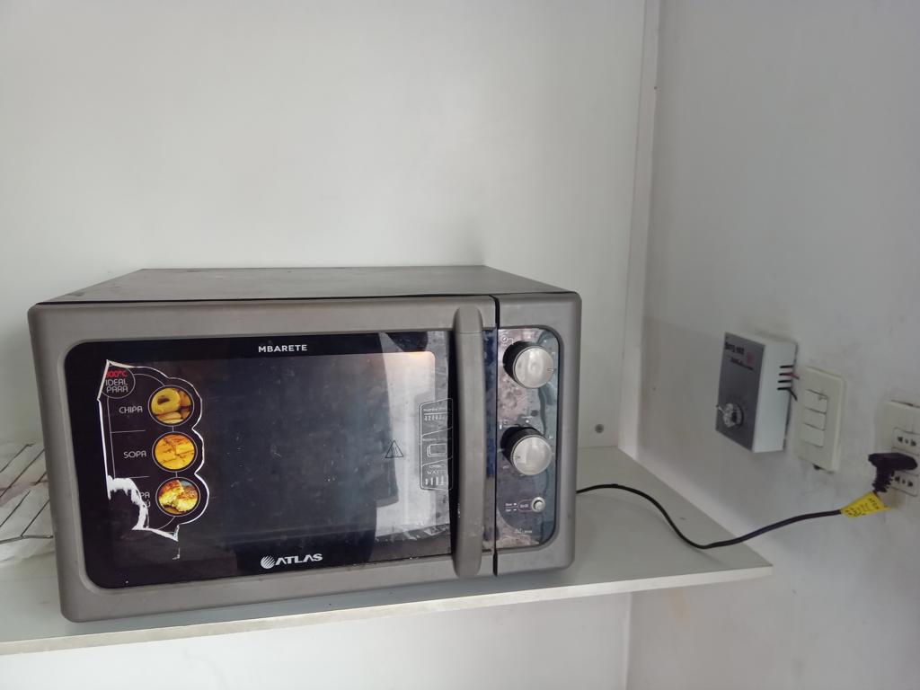 Horno Marca Atlas Litros 44 Modelo Titan 2 Usado En Buen Estado Acc Con Una Bandeja Una Parilla