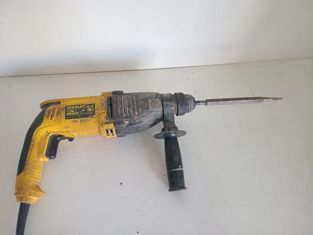 Taladro Marca Stanley Modelo Shr263-B2c Usado En Buen Estado Acc Con ManijaCon Una Mecha