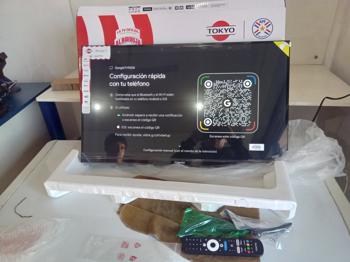 Televisor Led Smart De 32 '' Marca Tokyo Modelo Tvtokhf32g5 Con Control Nuevo Sin Uso Acc Soporte Para ParedPar De Patitas De PedestalManualTornillosPilas