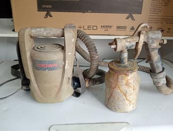 Pulverizador De Pintura Marca Crown Modelo Ct31004 Usado Con Desgaste Con No Tiene Acc Recipiente Manguera´pistola