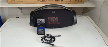 Parlante Portatil Marca Jbl Modelo Bomboox 3 Usado En Buen Estado Con Cable Corriente Acc No Tiene