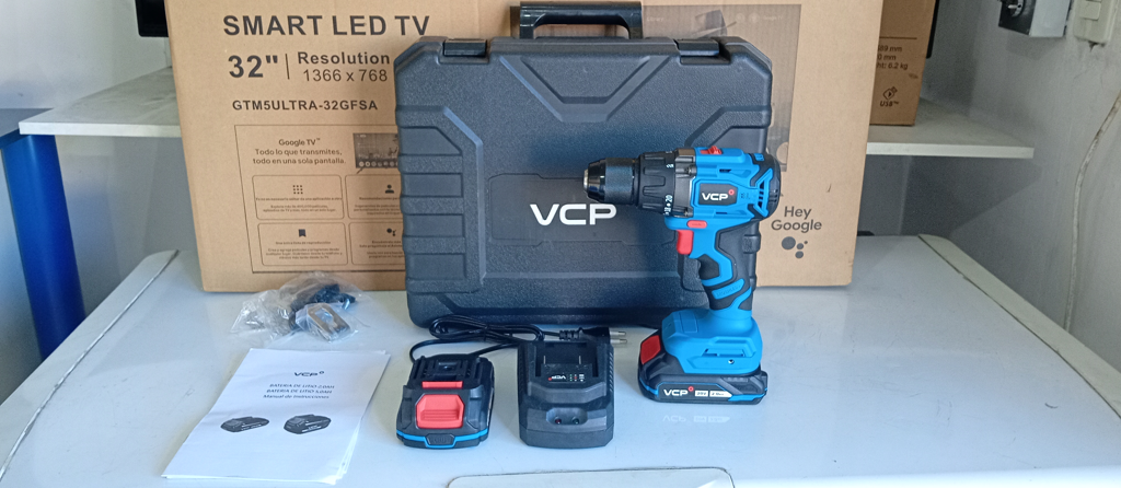 Taladro Marca Vcp. Modelo Vch000282 Acc 2 Baterias1 CargadorAccesorios Pequeños