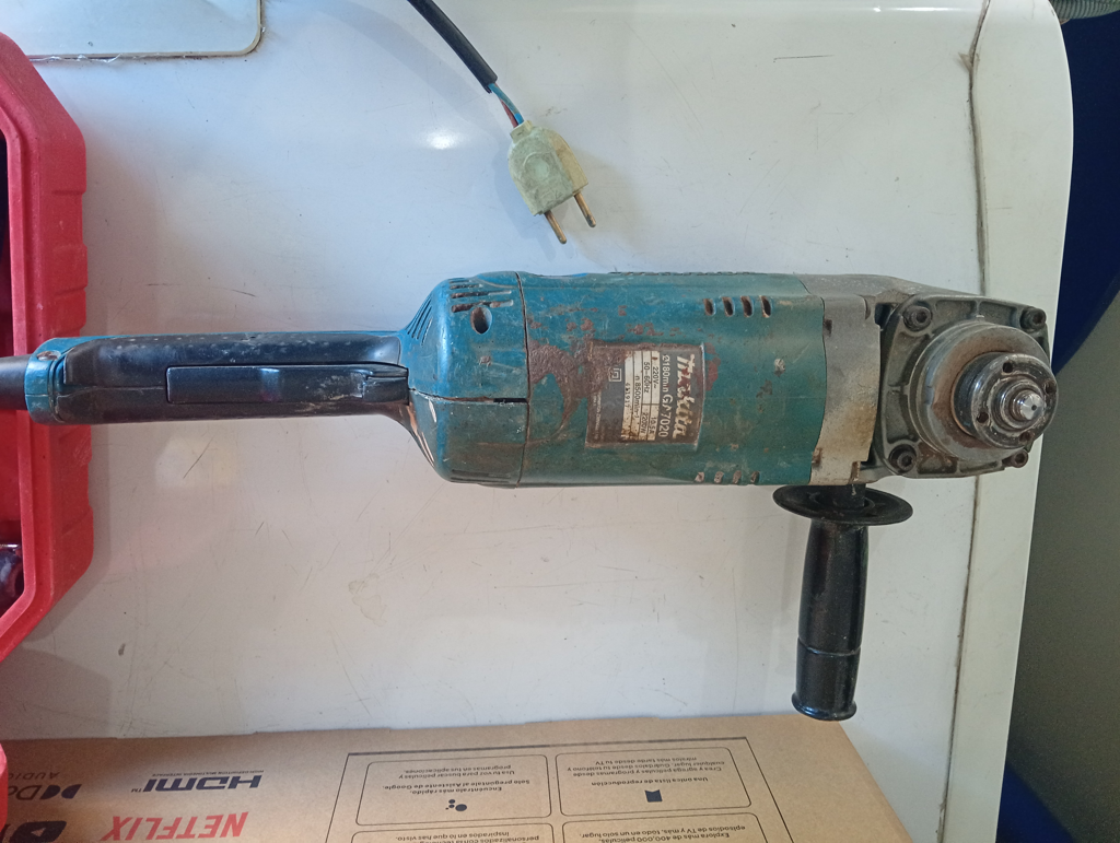 Pulidora Marca Makita Modelo Ga7020 Tamaño Grande Usado En Buen Estado Acc Con Manija