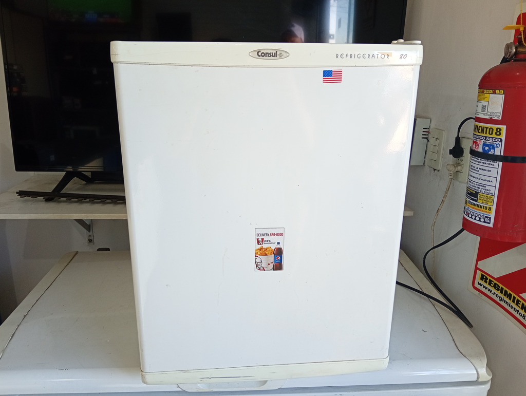 Frigobar Marca Consul Litros 80 Modelo Crt08bbdex Usado En Buen Estado Con No Tiene Acc 1 Bandeja1 Parrilla Hielera