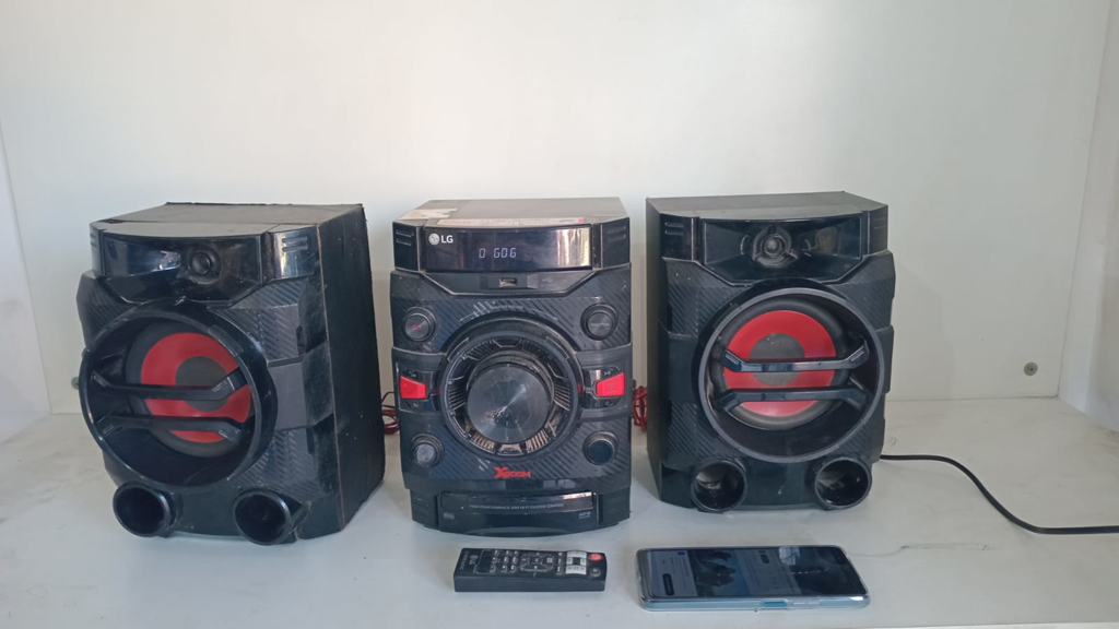 Mini Componente Marca Lg Modelo Cm4360 Usado En Buen Estado Acc Con ControlCon 2 Parlantes