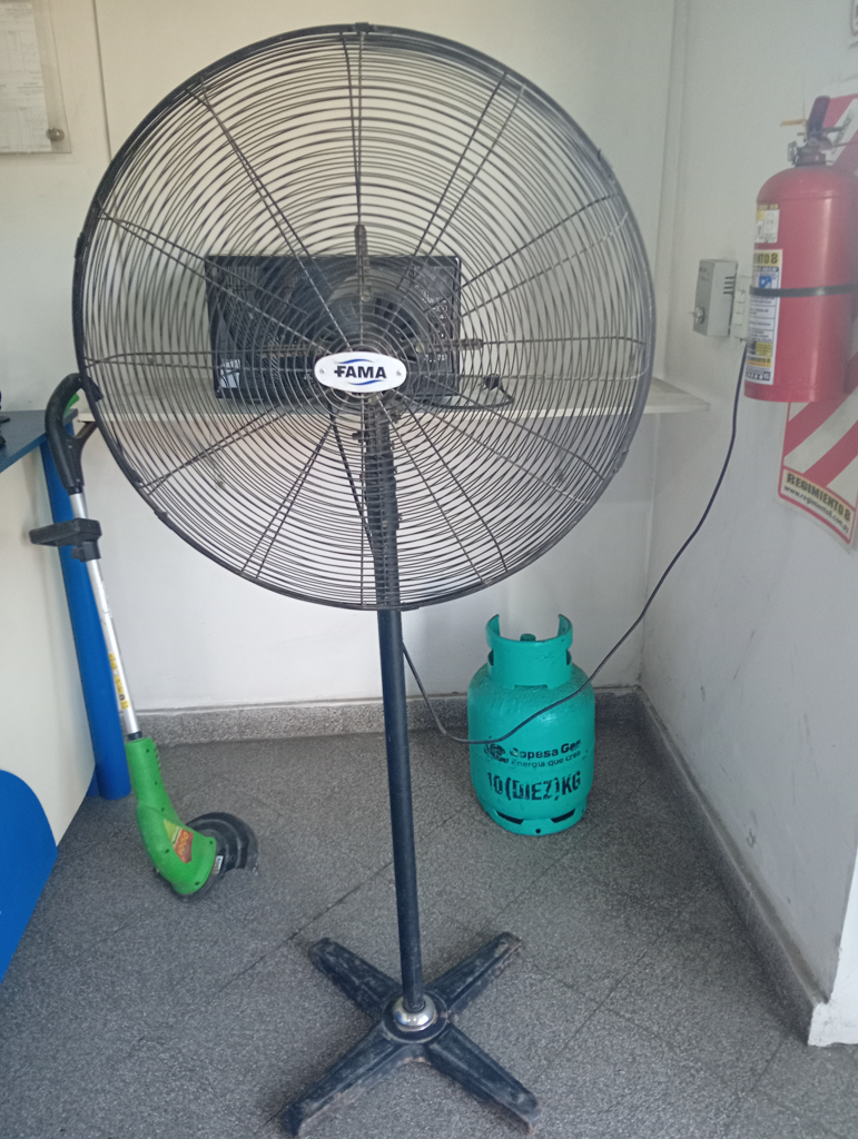 Ventilador 3 Velocidades Marca Fama Modelo Fd-2613 Usado En Buen Estado Acc No Tiene