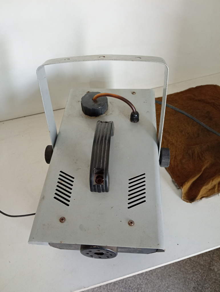 Lanza Humo Potencia Watts 1200w Marca Megasonic Modelo Fog Machine Usado En Buen Estado Con No Tiene Acc Con Interruptor