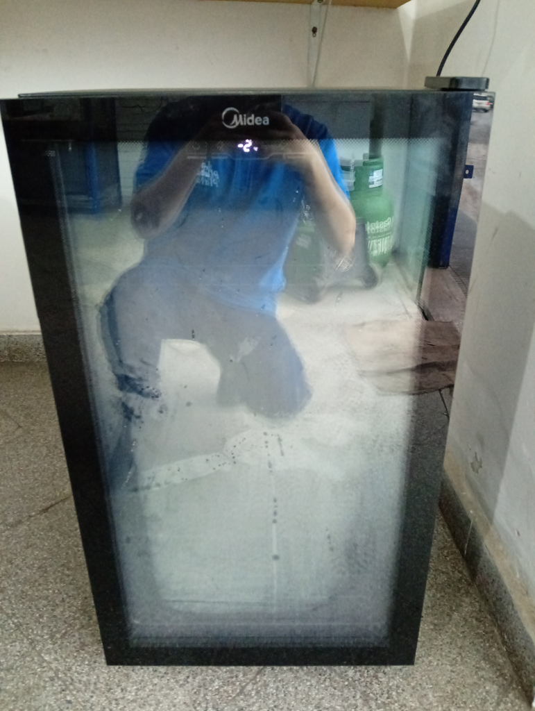 Frigobar Marca Midea Litros 82 Modelo Mdrw146fgg30 Usado-En-Buen-Estado Con 4-Parrillas-De-Plastico Acc No Tiene
