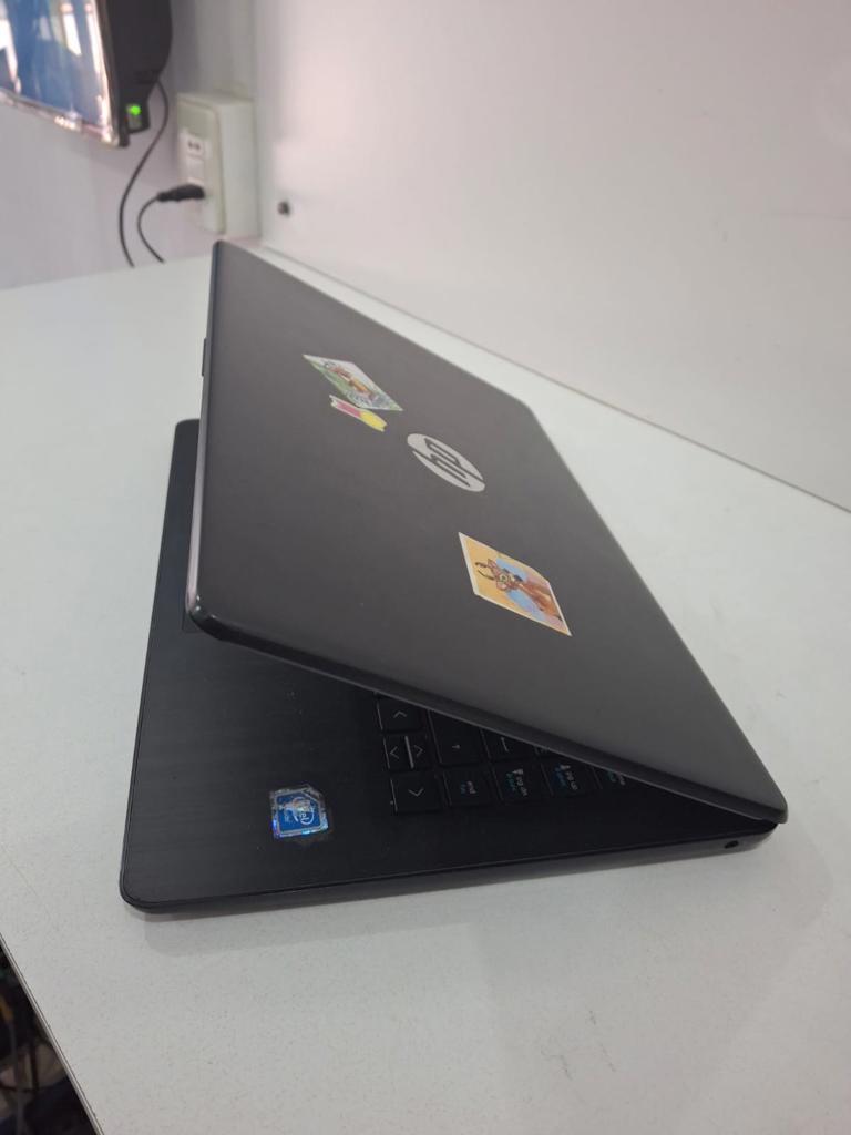 Notebook Marca Hp Modelo 14-Cb120ca Procesador Celeron Memoria Ram 500 Gb Disco Duro 4 Gb Generacion No Tiene Acc No Tiene
