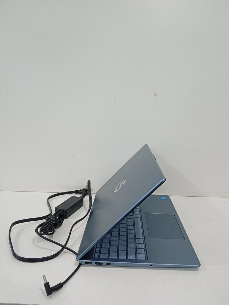 Foto 2 de Notebook Marca Hp Modelo 15-Fd0xxx Procesador Inetl R N200 Memoria Ram 4 Gb Disco Duro 128 Gb Generacion 4 Acc Cargador