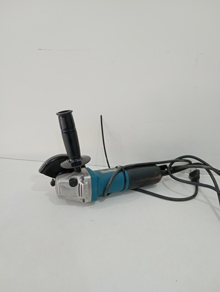 Pulidora Marca Makita. Modelo 9557hn Tamaño Chico Usado En Buen Estado Acc MangoProtector Llave
