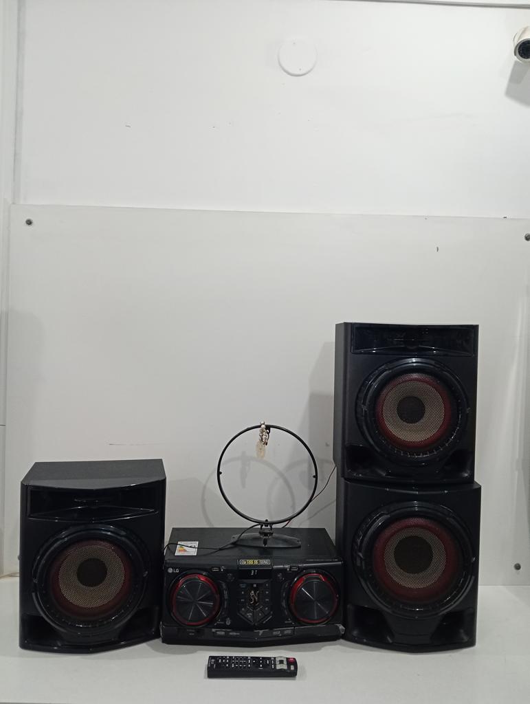 Equipo De Sonido Marca Lg 8100 Watts Con Control Modelo Cj45 Usado En Buen Estado Acc AntenaControl