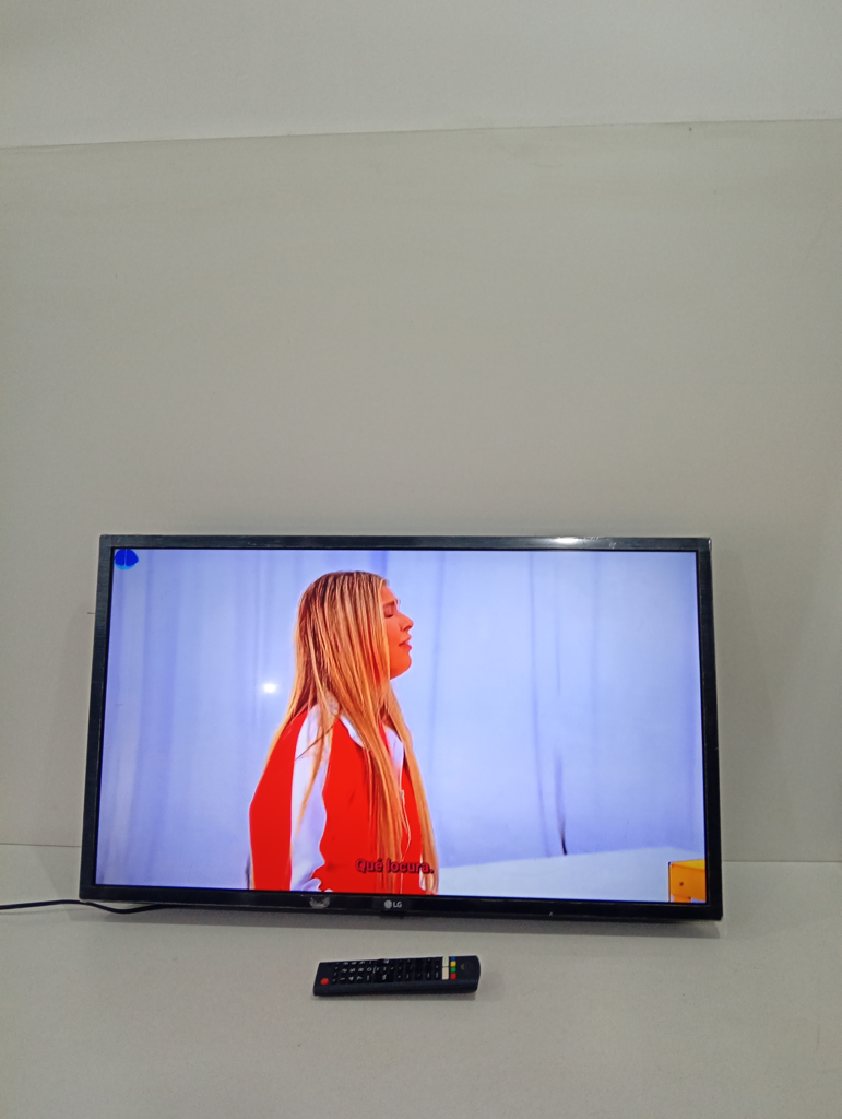 Televisor Led Smart De 32 '' Marca Lg Modelo 32lm630bpsb Con Control Usado En Buen Estado Acc Control