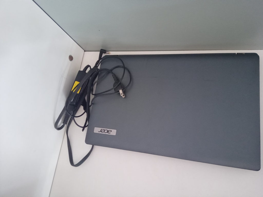 Notebook Marca Acer Modelo Aspire5250-0450 Procesador Amdreon Memoria Ram 4 Gb Disco Duro 500 Gb Generacion 7 Acc DisqueroUsbTeclado NumericoVgaAuxWifiCargador