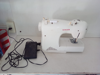Maquina De Coser Familiar Marca Singer Modelo Fashion Usado En Buen Estado Acc PrenzaAgujaPedal1 HiloLuz