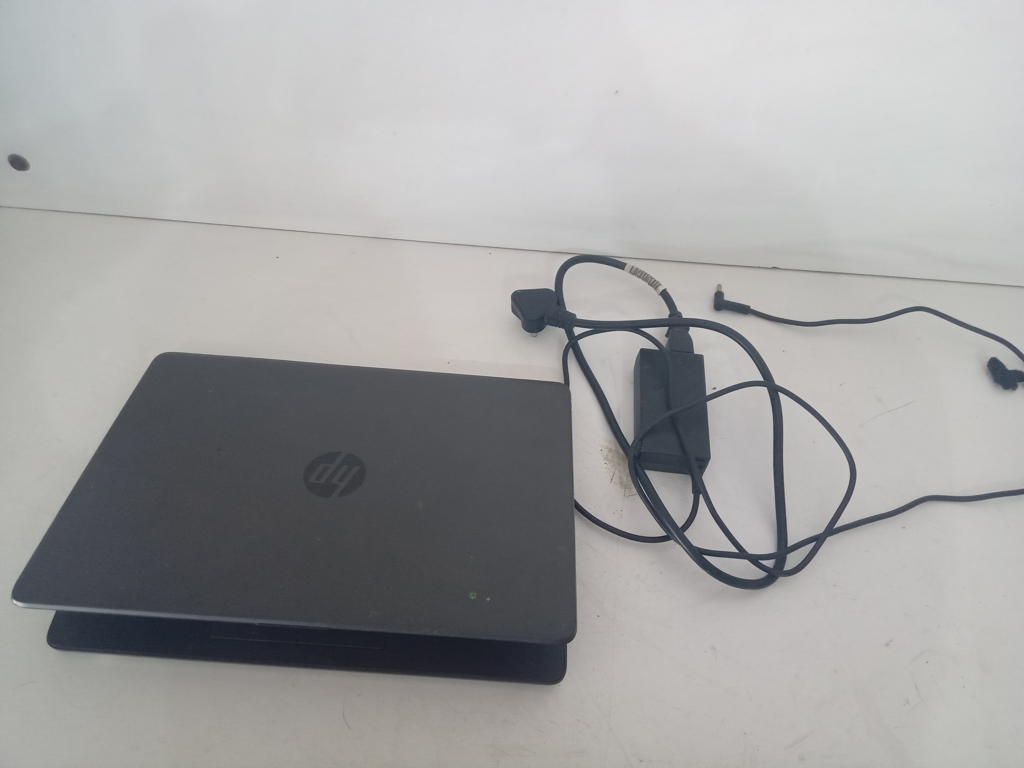 Notebook Marca Hp Modelo Rtl8822be Procesador Amd Memoria Ram 8 Gb Disco Duro 1.000 Gb Generacion 7 Acc Cargador Original