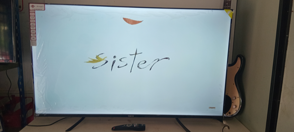 Televisor Led Smart De 50 '' Marca Tokyo Modelo Tvtokuf50gtv Con Control Usado En Buen Estado Acc ControlPar De Patas