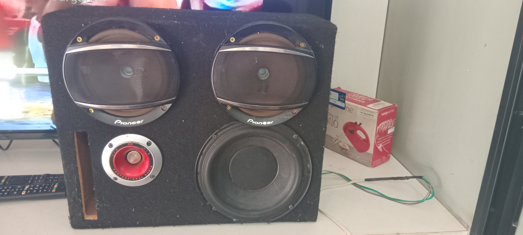 Caja C/ Parlantes Para Auto Usado En Buen Estado Acc 2 Parlantes PioneerTwister1 Woofer De 6 Pulgadas